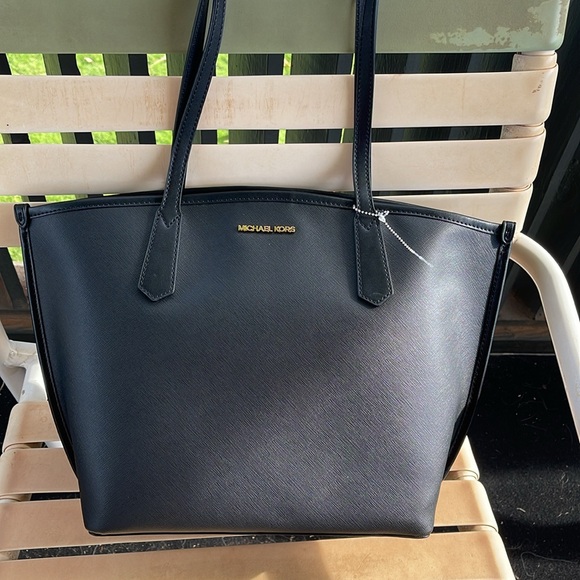 Michael Kors large tote - Picture 2 of 6